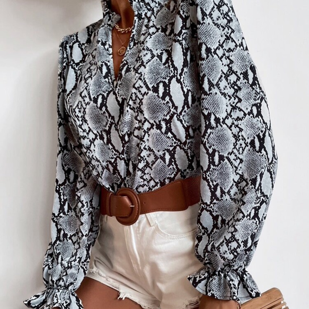 Print long sleeve blouse, runs big